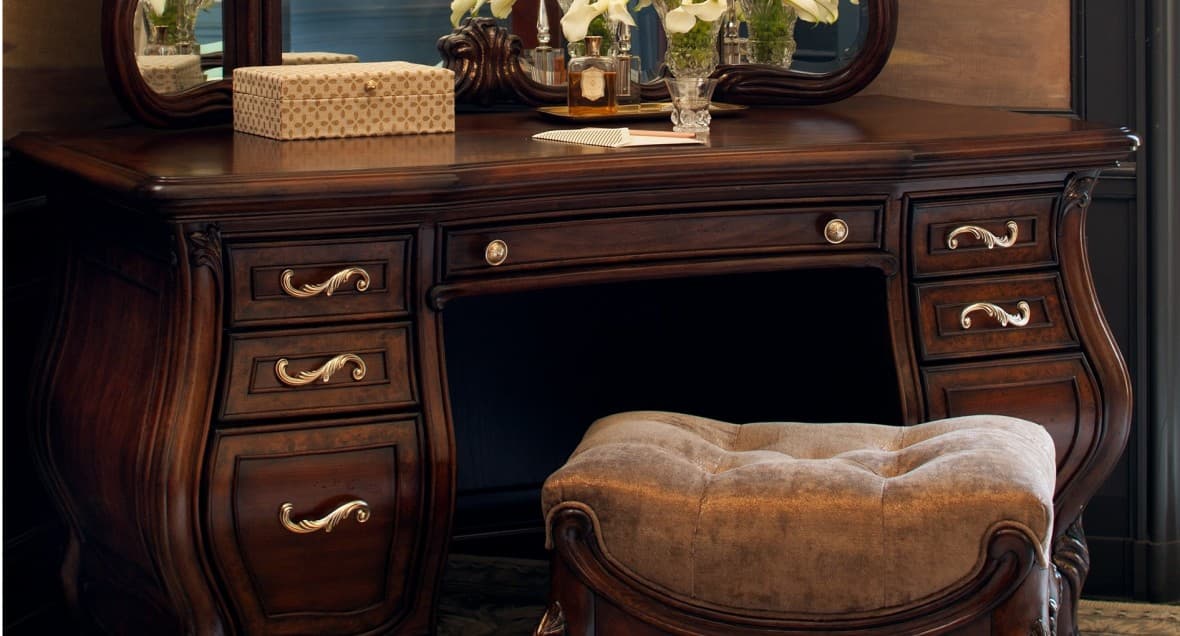 Столы в спальню