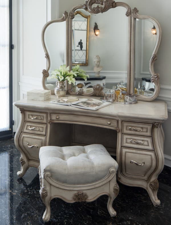 Столик туалетный с трюмо