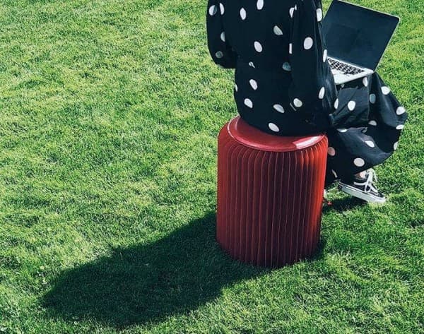 Столик под лампу низкий, красный